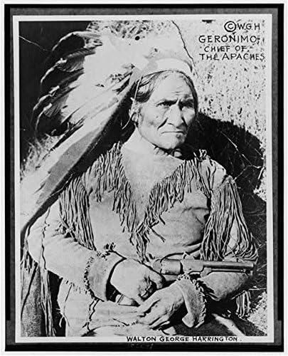 Beskonačne fotografije fotografija: Geronimo, šef Apača, Indijanci Sjeverne Amerike, držeći Revolver, c1905