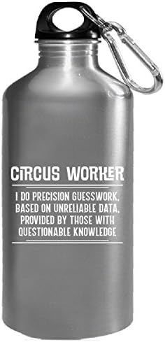Radnik cirkusa I radim preciznu pogodak - boca vode